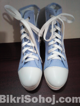 Converse High Shoes (used)